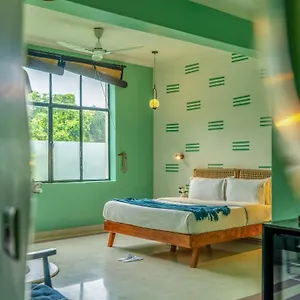 Minimalist One Hauz Khas Village *** New Delhi